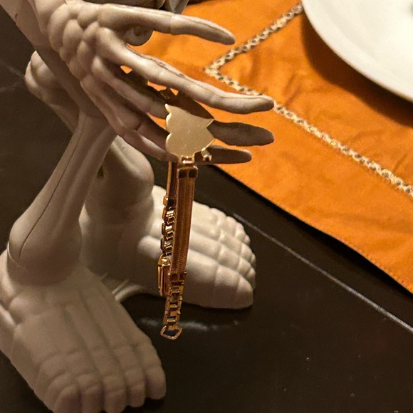 Beautiful double heart bracelet goes with practically anything u decide to wear - Picture 4 of 8